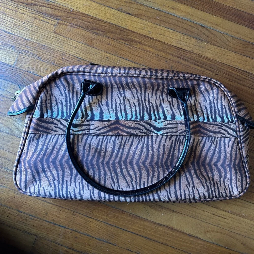 Travelon Tiger Print Travel Bag - Picture 3 of 9